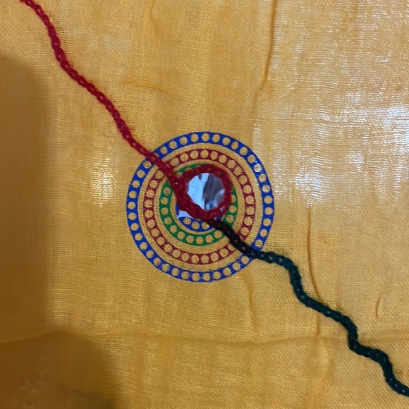 Yellow colorful wrap - Picture 6 of 7